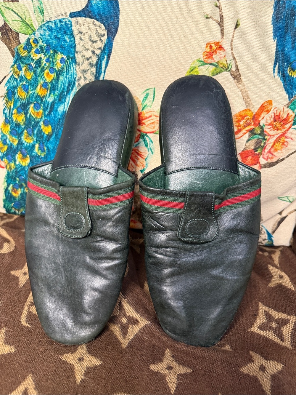 Vintage Gucci green leather slip-on house slippers